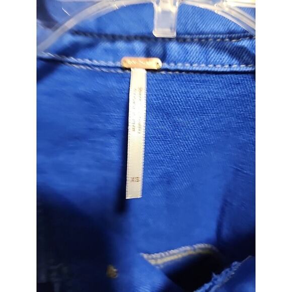 Free People Bright Royal Blue Denim Jacket Size XS Buttons and Pockets - Picture 3 of 3